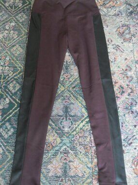 Lysse Leggings Medium size (would fit small-medium) athleisure wear.